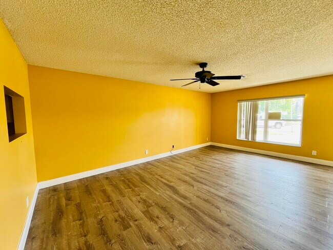 Building Photo - 5855 Timber Valley Dr