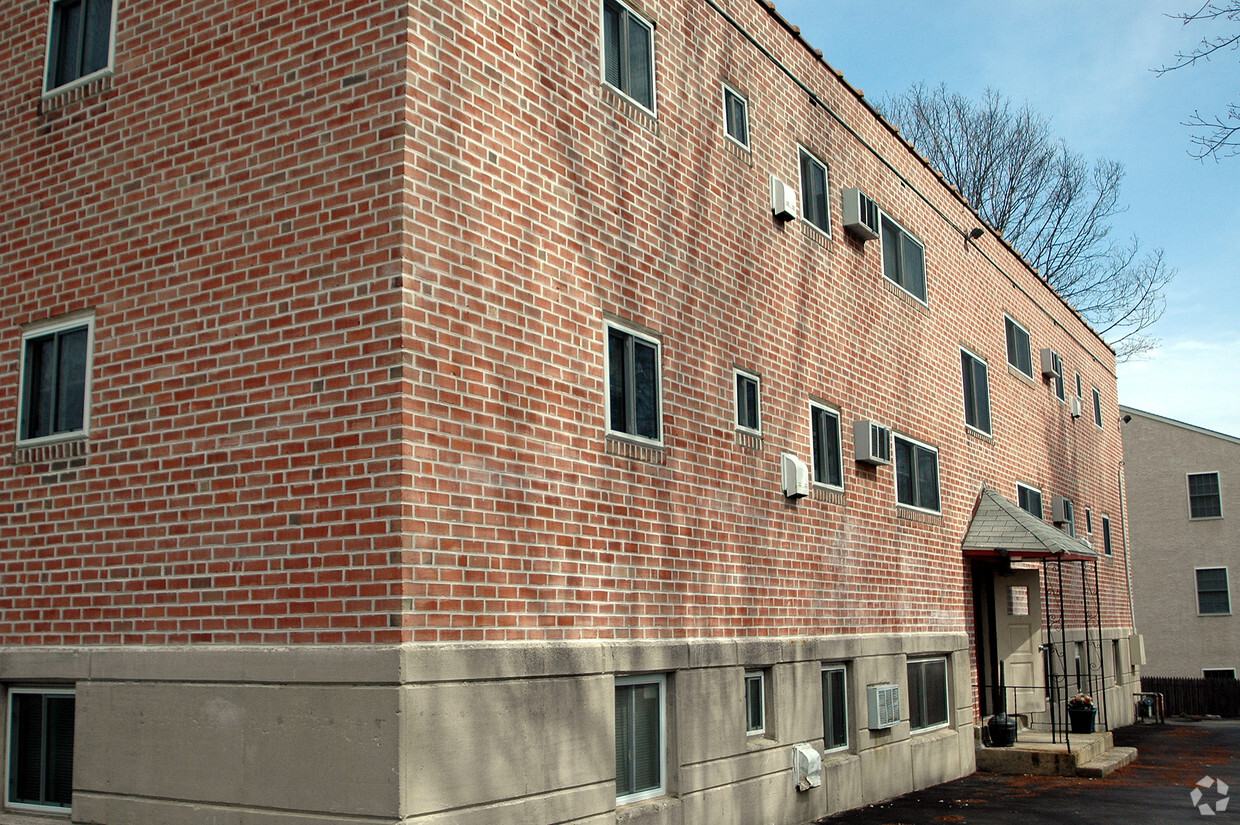 Building Photo - Larchmont Terrace