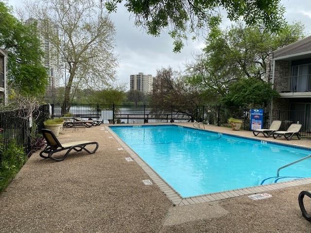 Foto del edificio - 500 E Riverside Dr