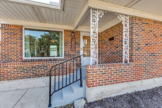 Photo - 9308 Lindaro Ln House