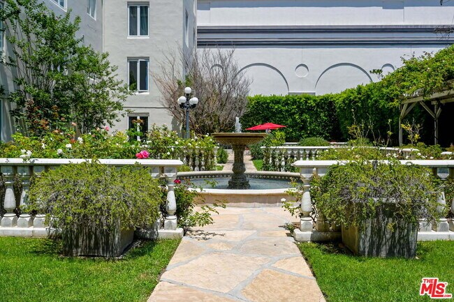 Foto del edificio - 1424 N Crescent Heights Blvd