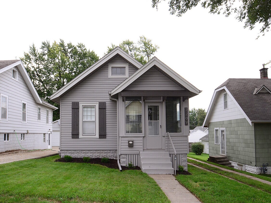 Primary Photo - 2209 South 59th Street