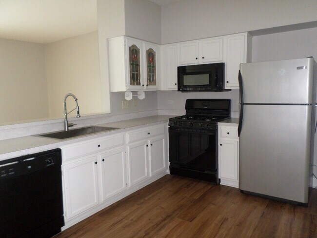 Building Photo - 4006 Oak Tree Ln
