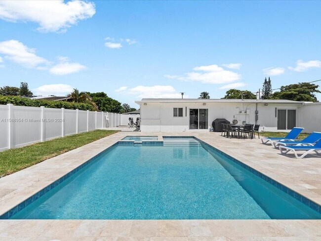 Foto del edificio - 4765 SW 43rd Terrace