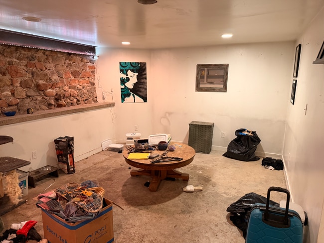 Building Photo - 553 E 700 S