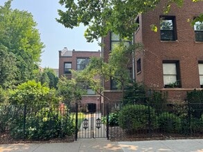 Building Photo - 617 W Cornelia Ave
