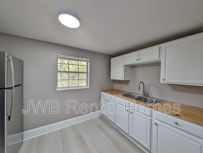 Foto del edificio - 1719 Tyler St