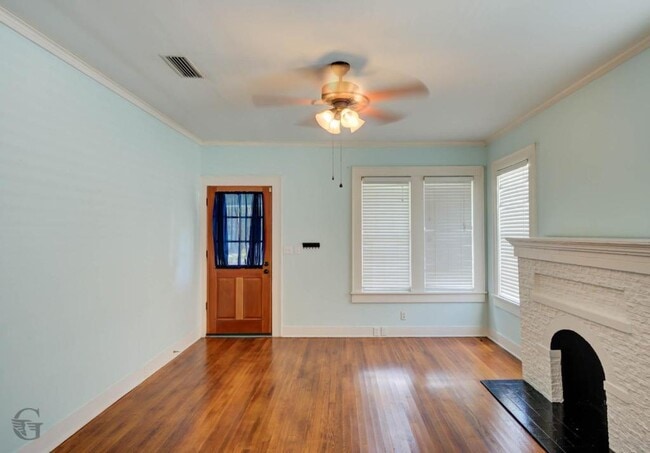 Building Photo - 818 Elmwood St