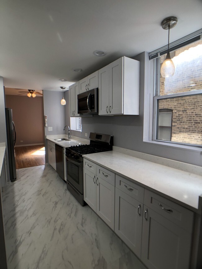 Foto del edificio - 2415 N Kedzie Blvd