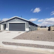 Building Photo - 14249 Paraiso Dr