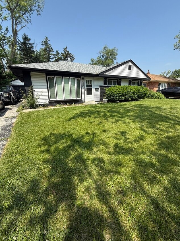 Primary Photo - 452 Indianwood Blvd