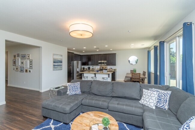 Foto del edificio - 5329 Otter Pond Way