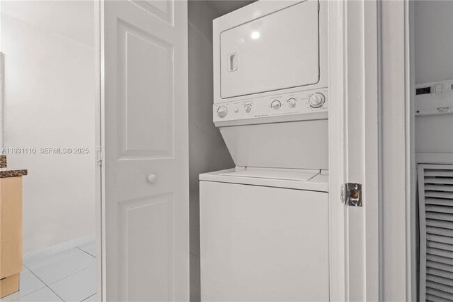 Foto del edificio - 6362 Collins Ave