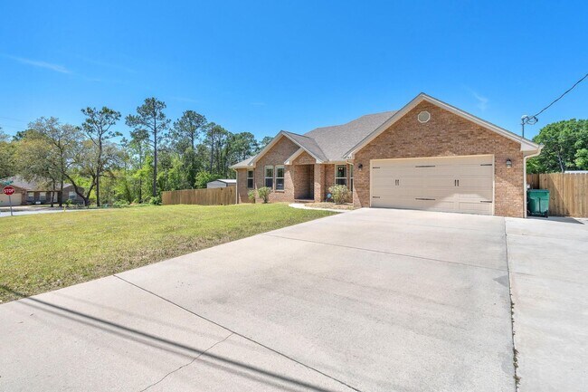 Building Photo - Stunning 4bd/2.5ba in PRIME location!!  So...