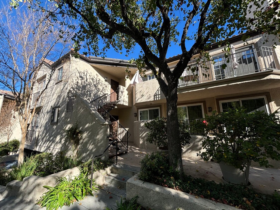 Foto principal - Charming 2-Bedroom Double Master Condo in ...