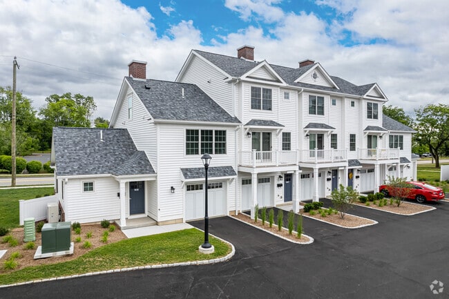 Building Photo - Townhomes at Colonial Village