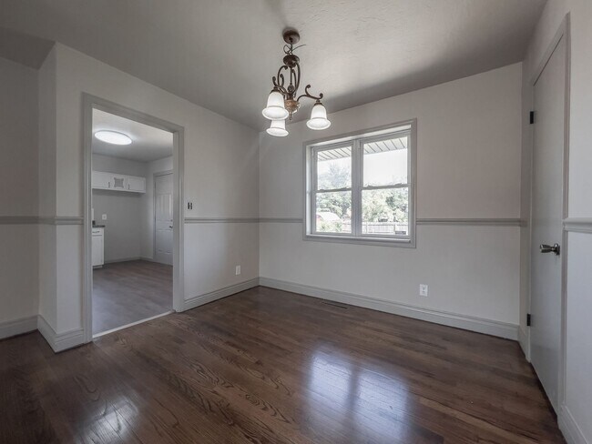 Building Photo - This Perfect Home Awaits!