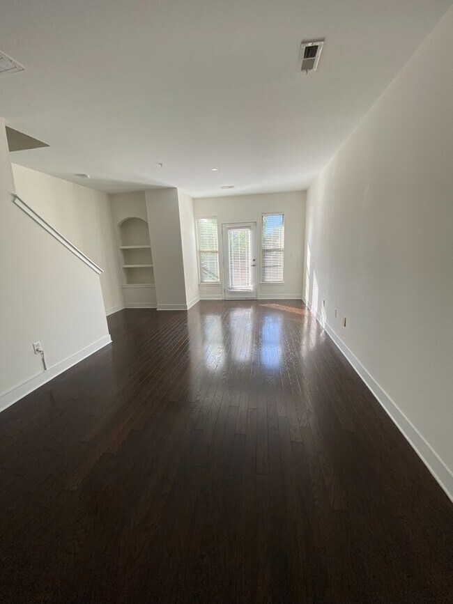 Foto del edificio - Room in 3 Bedroom Townhome at Seigle Point Dr
