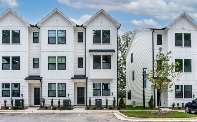 Building Photo - 1532 Crescent Townes Way