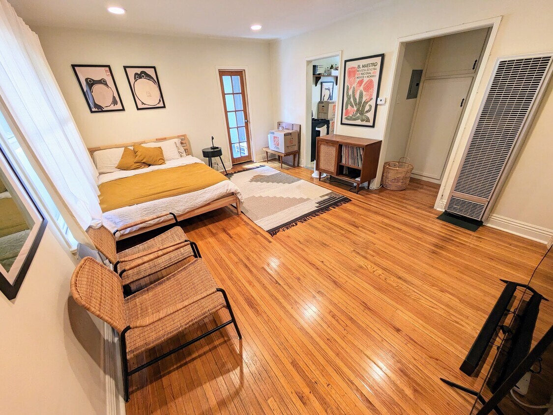 Foto principal - 10985 Culver Blvd