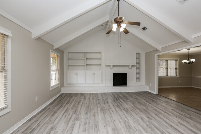 Building Photo - Warm & Spacious Home with Classic Character