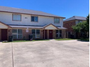 Building Photo - 2801 Vernice Loop