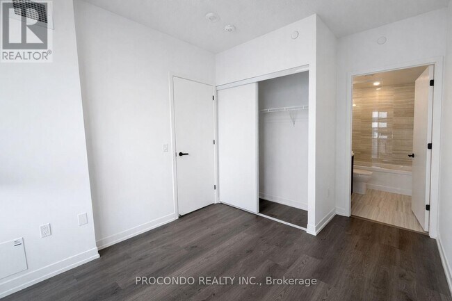 Photo du bâtiment - 8 Interchange Wy