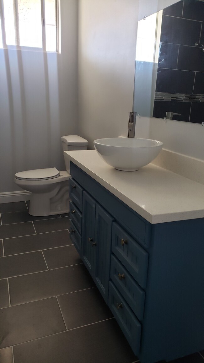 Bath Room - 519 Venice Way