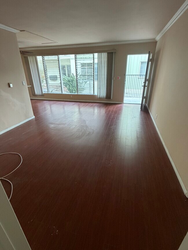 Sala de estar - 1221 S Sherbourne Dr