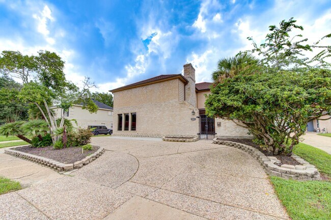 Building Photo - 6111 Bankside Dr