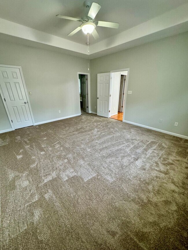 Building Photo - BEACH BOROUGH