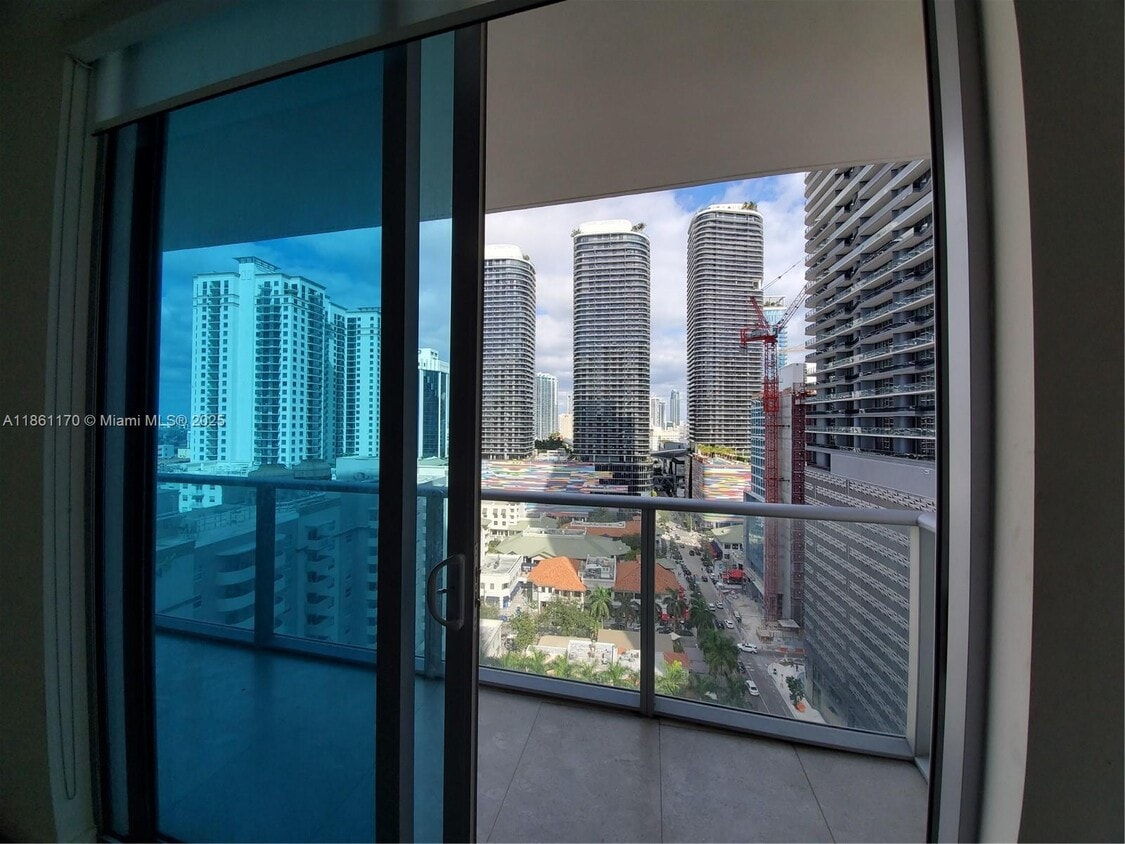 Primary Photo - 1100S S Miami Ave