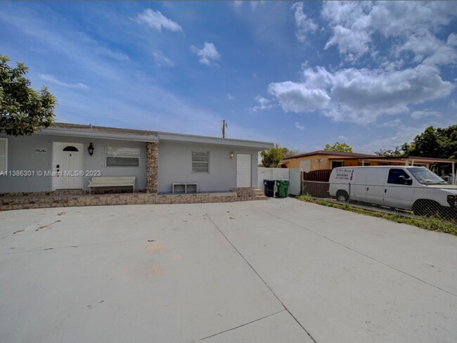 Foto del edificio - 7622 SW 21st St