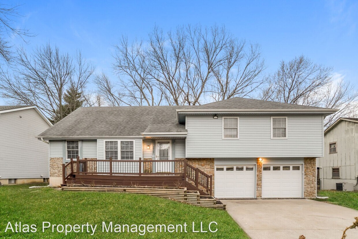 4 br, 3 bath House 1927 E Stratford Road House Rental in Olathe, KS