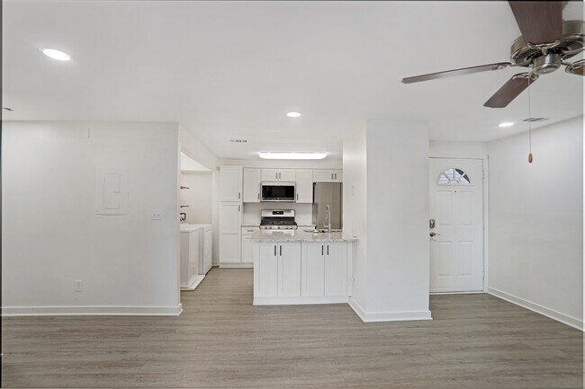 Foto del edificio - 1379 Keys Lake Dr NE