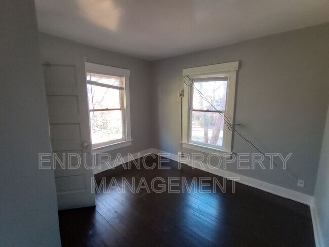 Foto del edificio - 218-220 Rockwood Ave