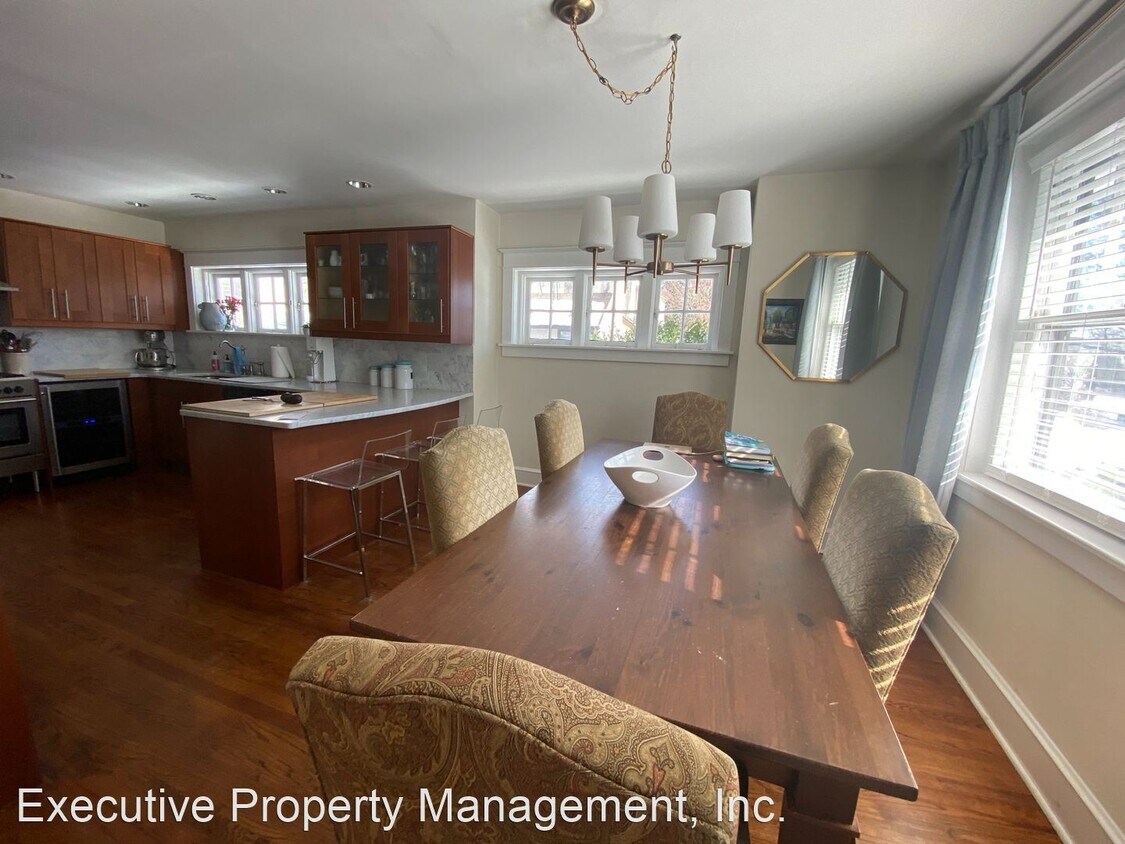 Foto del edificio - 4 br, 2 bath House - 225 W Wayne Ave.