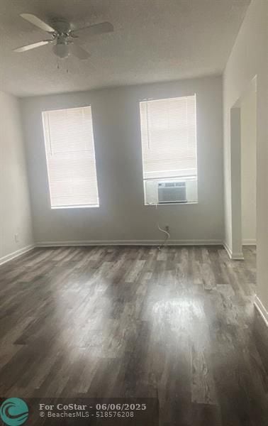 Building Photo - 2716 S Dixie Hwy