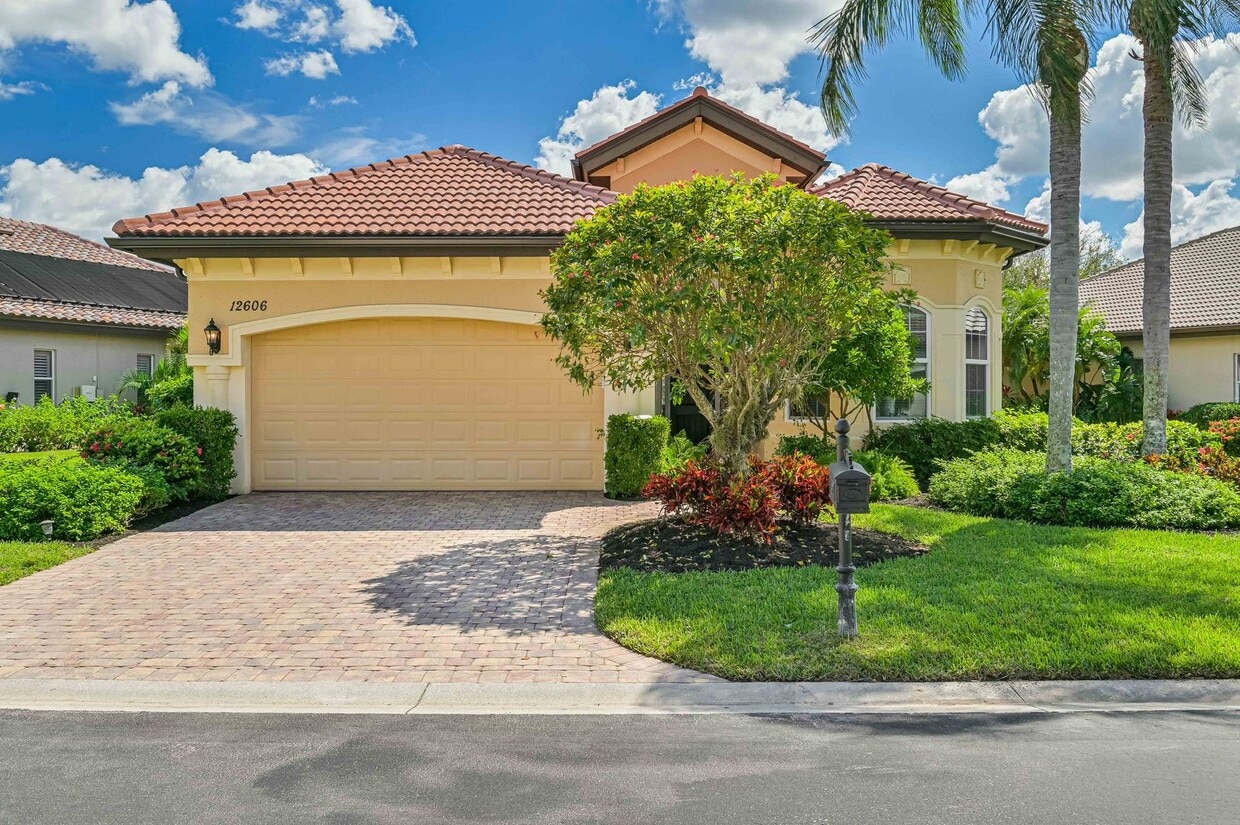 Primary Photo - Fully Furnished Pool Home in Grandezza *MU...