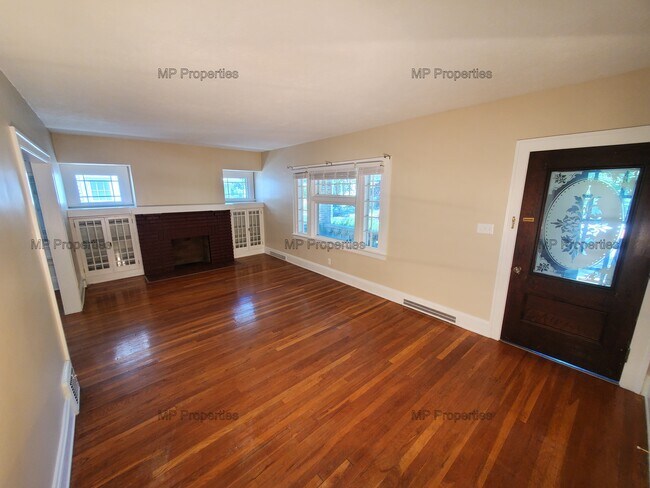 Foto del edificio - 1302 Hathaway Ave