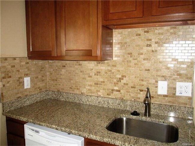 Foto del edificio - 24735 Hopkins St