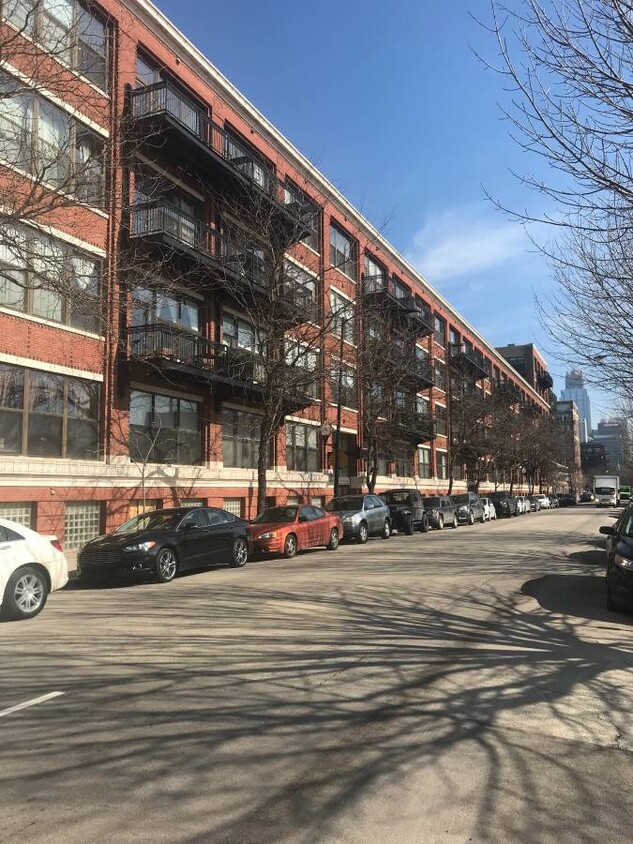 Primary Photo - 1040 W Adams St