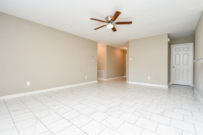 Foto del edificio - 7818 Summer Pl Dr
