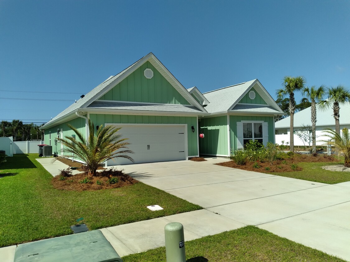 Primary Photo - 310 Moonraker Cir