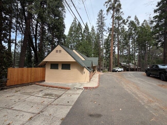 Building Photo - Charming 3-Bedroom Home in the Heart of Twain Harte
