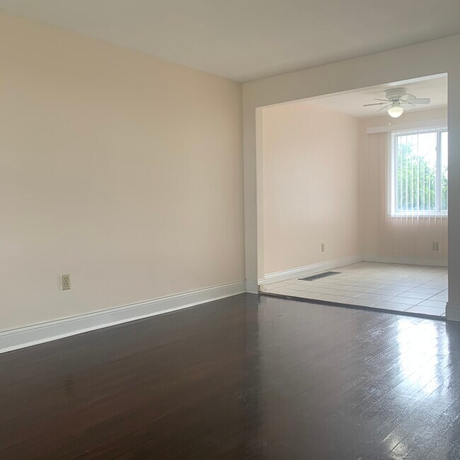 Building Photo - 1053 Wilmington Ave
