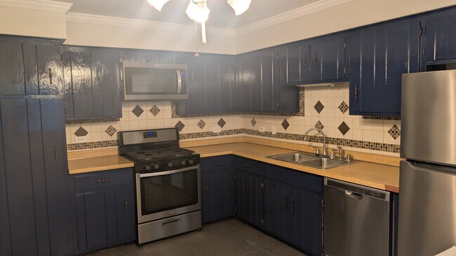 Kitchen - 13050 S Marquette Ave