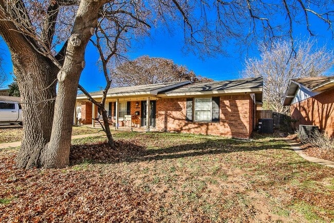 Building Photo - Beautiful 3 Bedroom