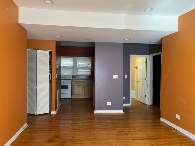 Foto del edificio - 852 E 82nd St