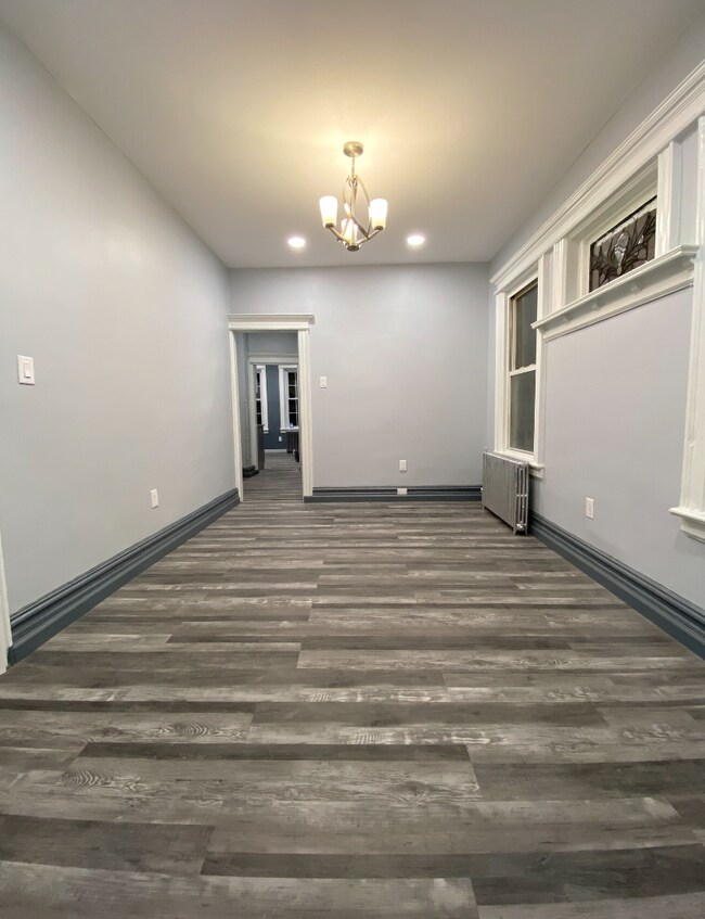 Spacious Living Room - 25 Bartholdi Ave